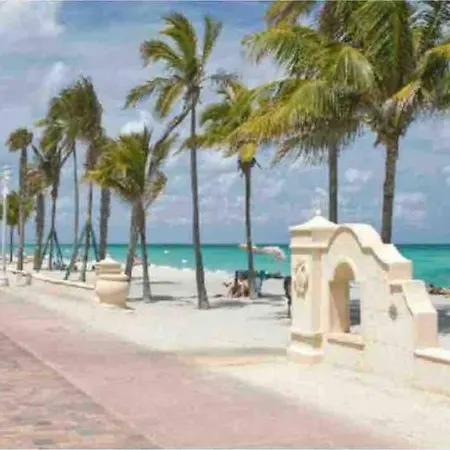 Stylish Town House 5 Minutes From Downtown Fort Lauderdale!